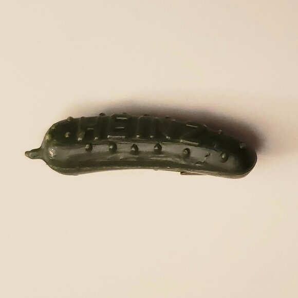 Vintage Heinz Pickle Pin Pittsburgh Green Plastic Advertising Merch Swag Ad - Picture 2 of 9